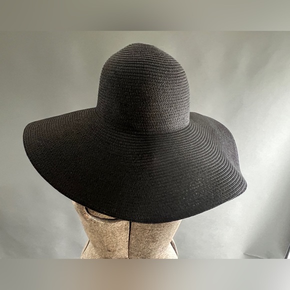 Black & Beautiful Summer Straw Hat - Picture 5 of 5